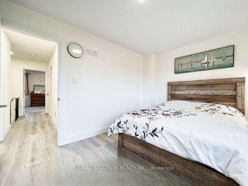 Photo 13 of 9 Checker Court, Vaughan, Brownridge — HOMEH