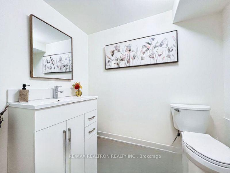 Photo 14 of 9 Checker Court, Vaughan, Brownridge — HOMEH