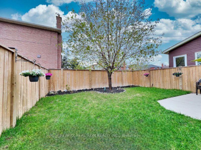 Photo 25 of 9 Checker Court, Vaughan, Brownridge — HOMEH