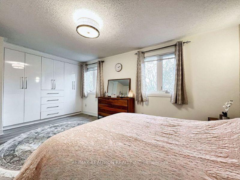 Photo 16 of 9 Checker Court, Vaughan, Brownridge — HOMEH