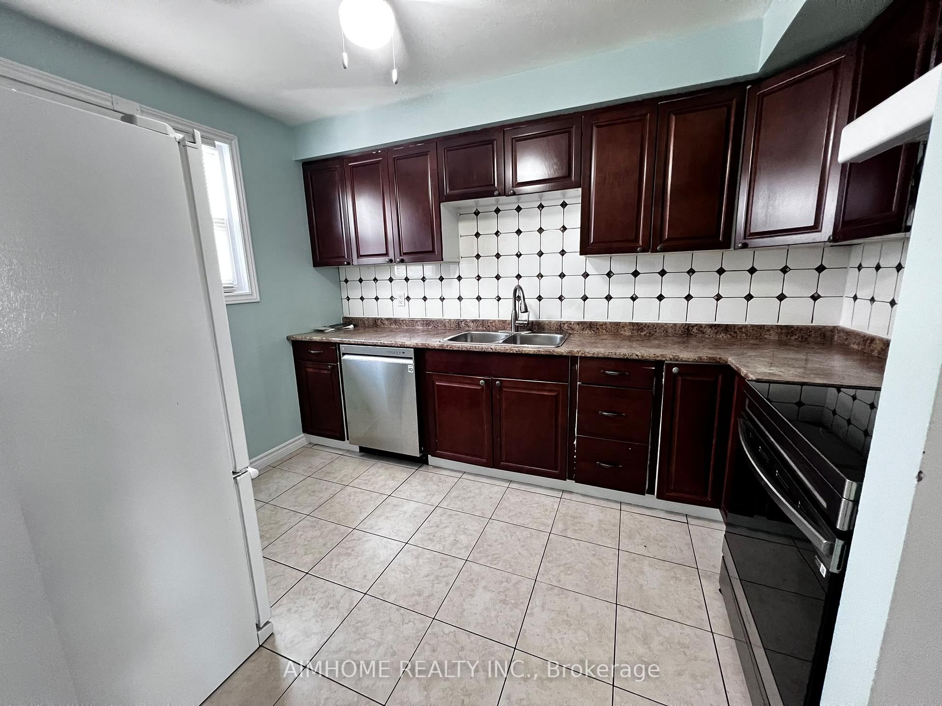 Photo 3 of 676 Balsam Crescent, Oshawa, Lakeview — HOMEH