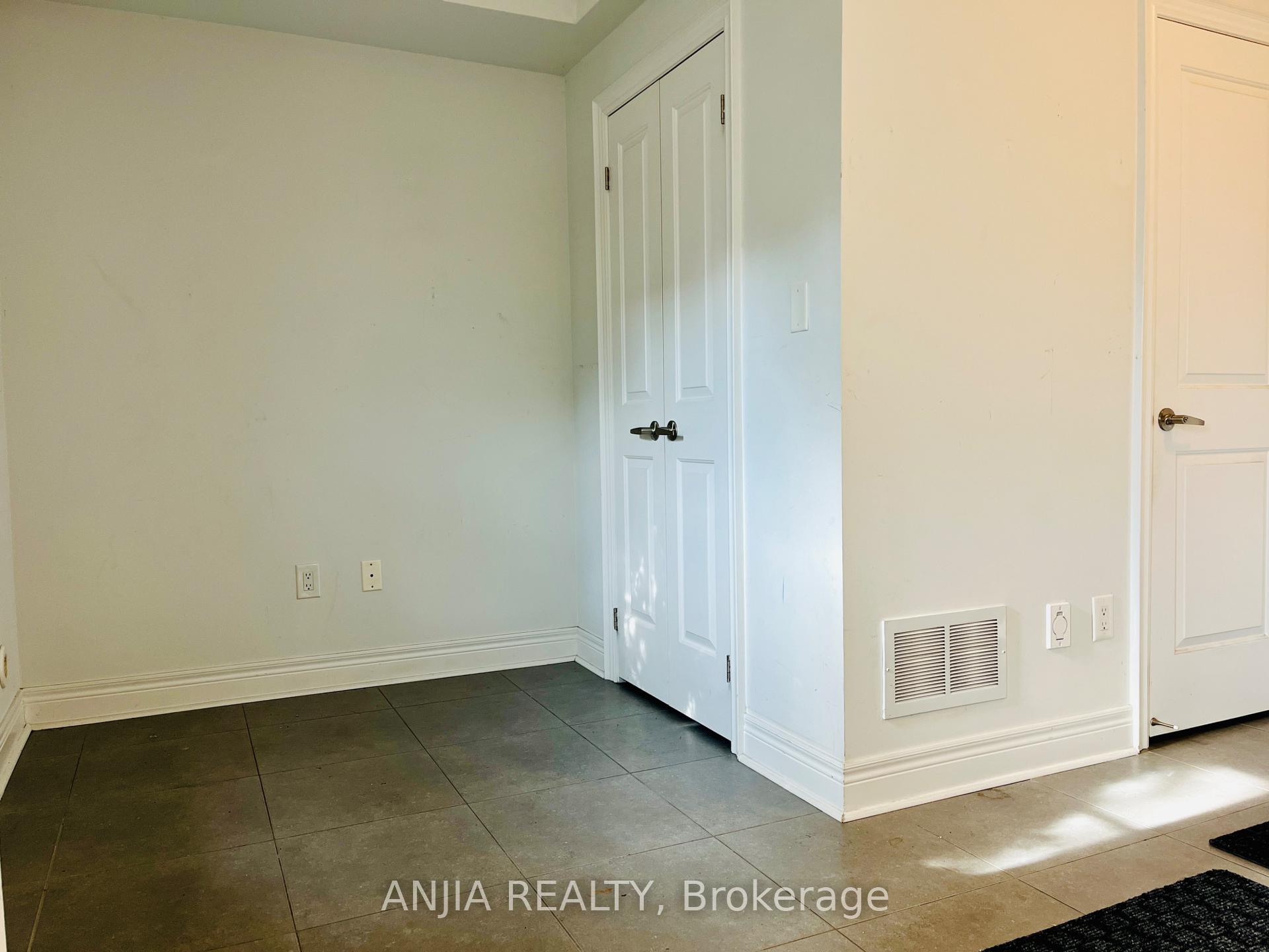 Photo 3 of Unit 29, 1812 Burnhamthorpe Road E, Mississauga, Applewood — HOMEH