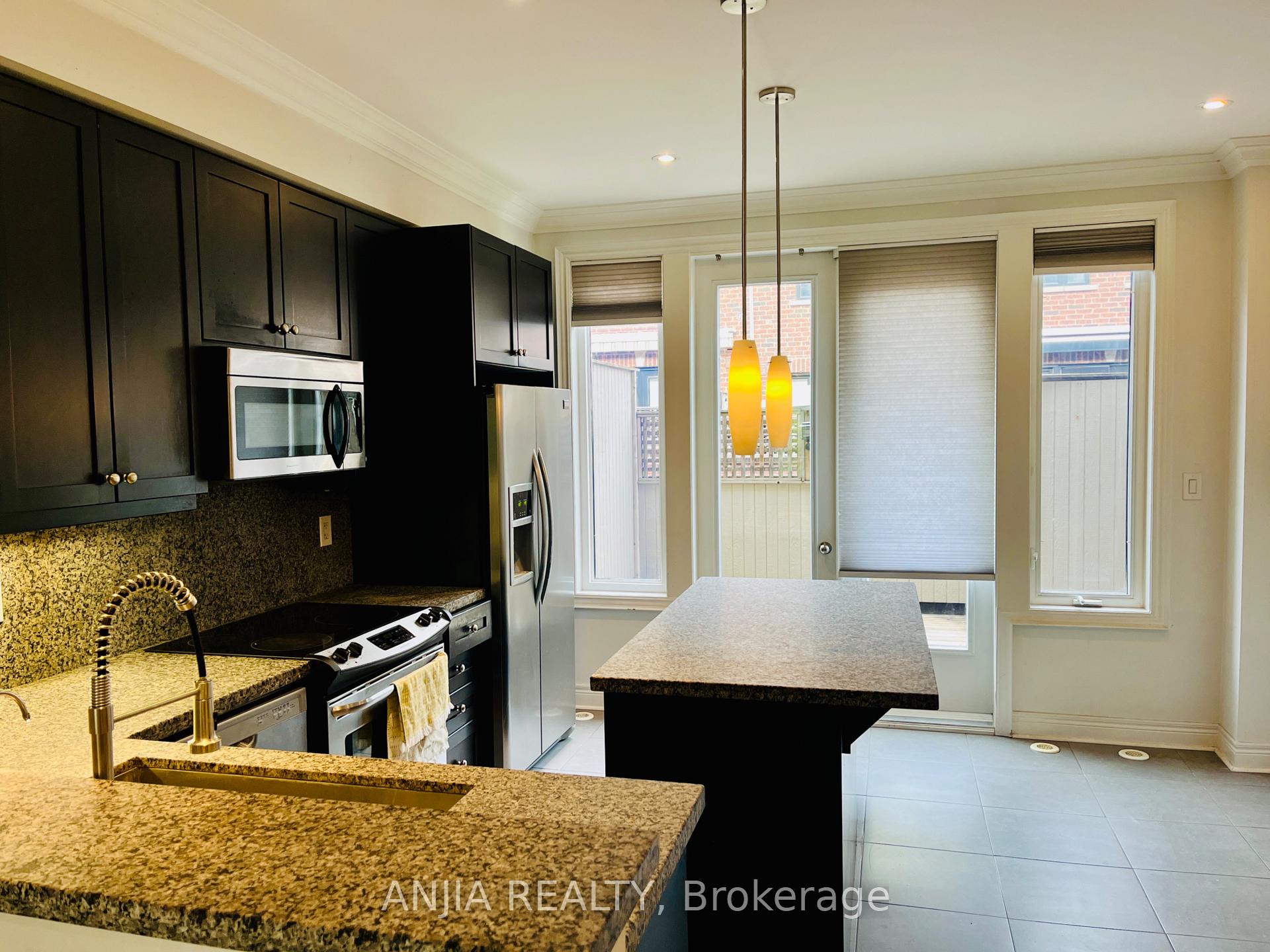 Photo 5 of Unit 29, 1812 Burnhamthorpe Road E, Mississauga, Applewood — HOMEH