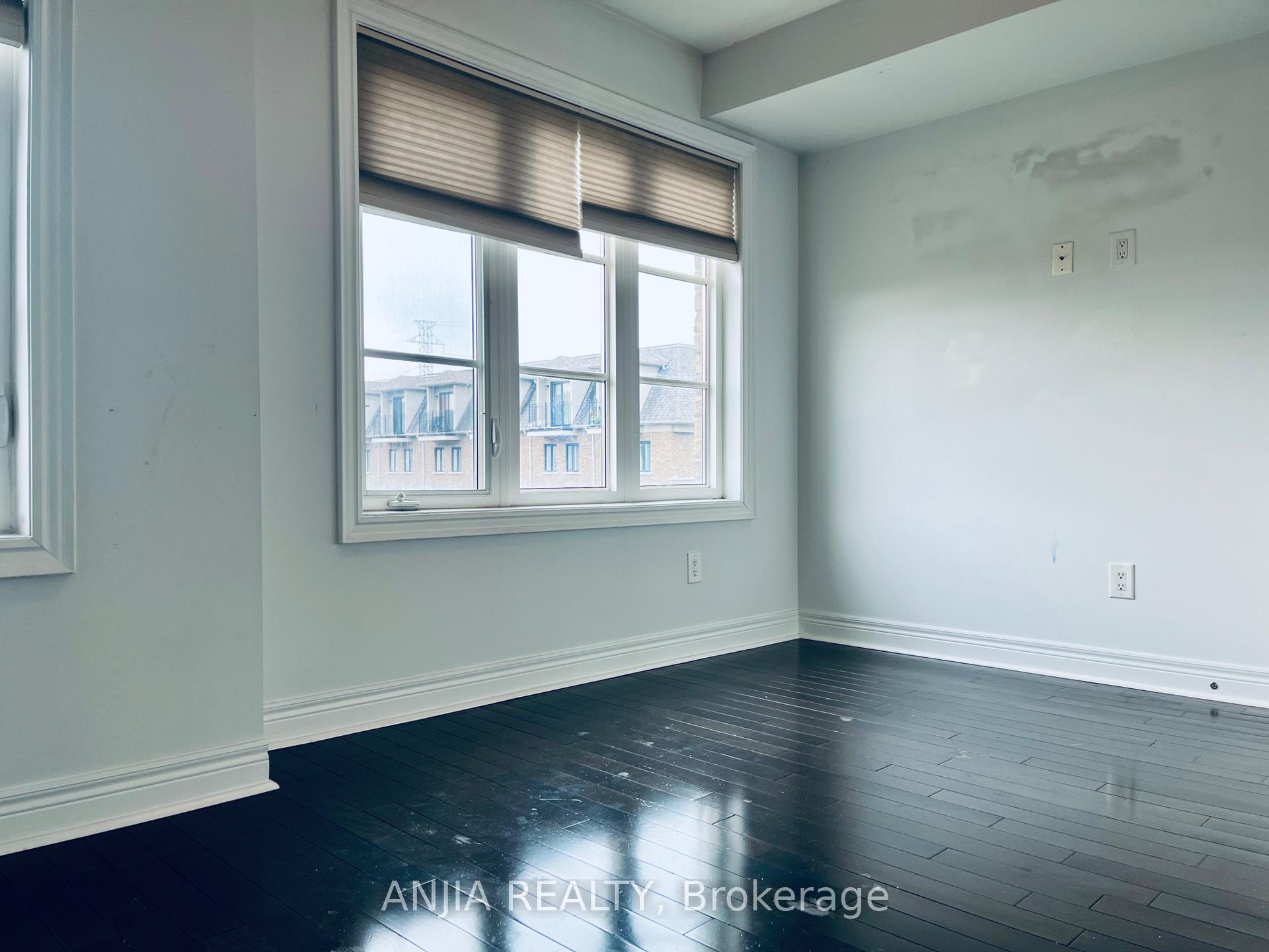 Photo 8 of Unit 29, 1812 Burnhamthorpe Road E, Mississauga, Applewood — HOMEH