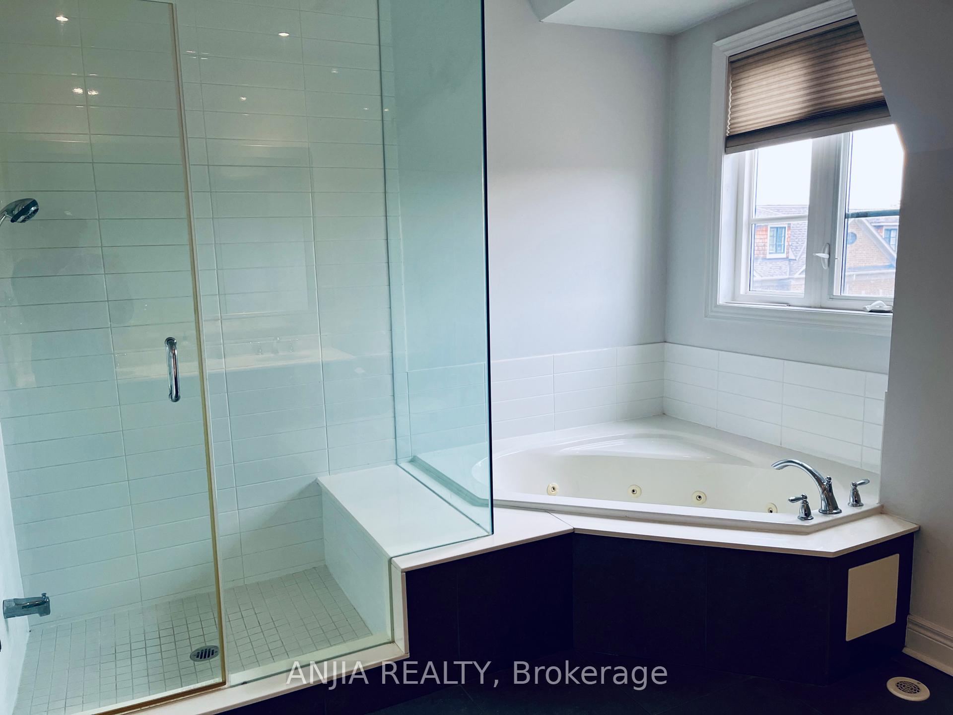 Photo 11 of Unit 29, 1812 Burnhamthorpe Road E, Mississauga, Applewood — HOMEH