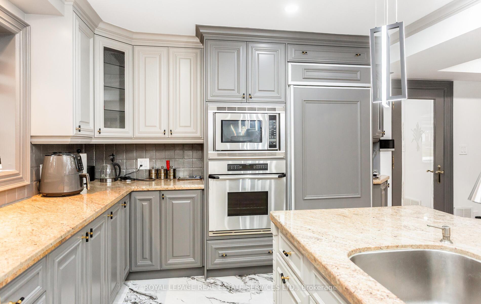 Photo 14 of 197 The Bridle Path, North York, Bridle Path-Sunnybrook-York Mills — HOMEH