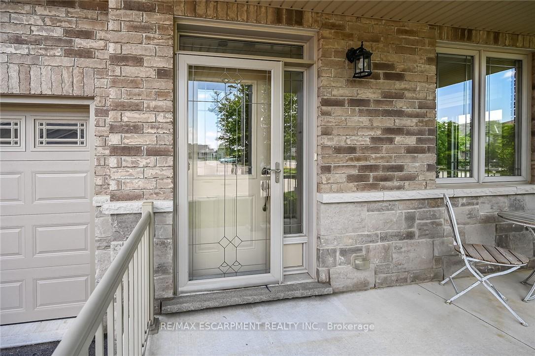 Photo 3 of 14 Ecker Lane, Hamilton, Binbrook — HOMEH