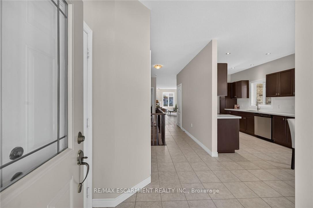 Photo 4 of 14 Ecker Lane, Hamilton, Binbrook — HOMEH
