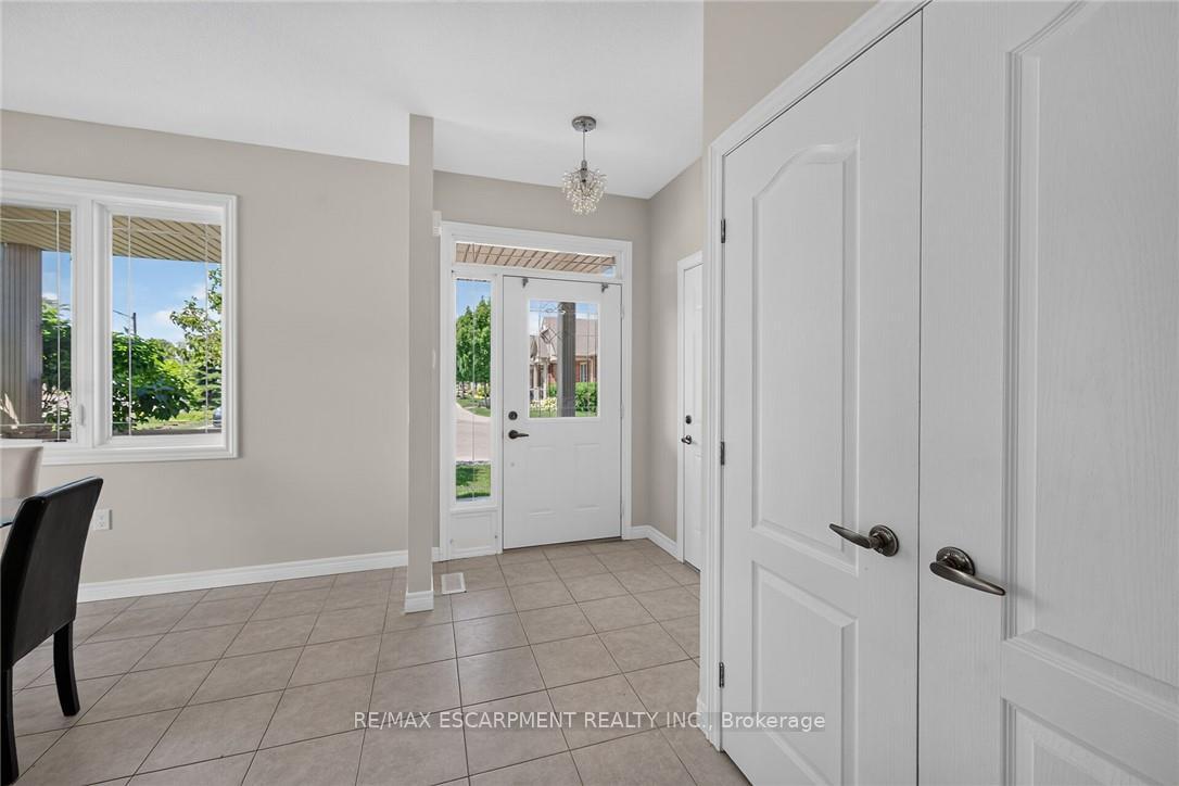 Photo 5 of 14 Ecker Lane, Hamilton, Binbrook — HOMEH