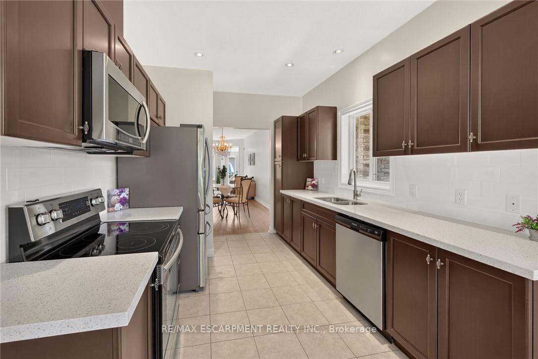Photo 11 of 14 Ecker Lane, Hamilton, Binbrook — HOMEH