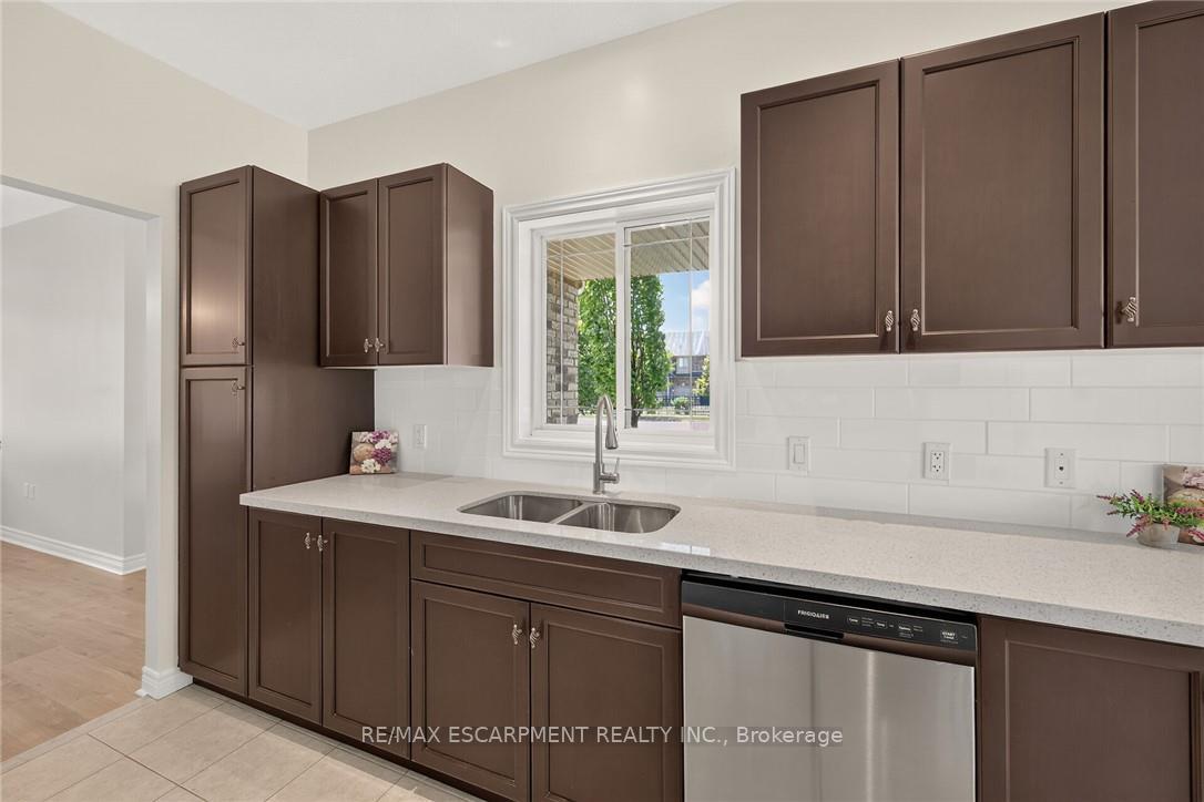 Photo 12 of 14 Ecker Lane, Hamilton, Binbrook — HOMEH