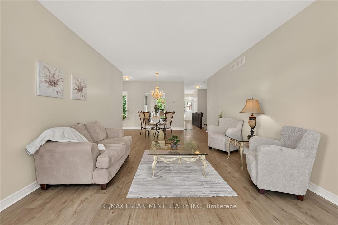 Photo 18 of 14 Ecker Lane, Hamilton, Binbrook — HOMEH
