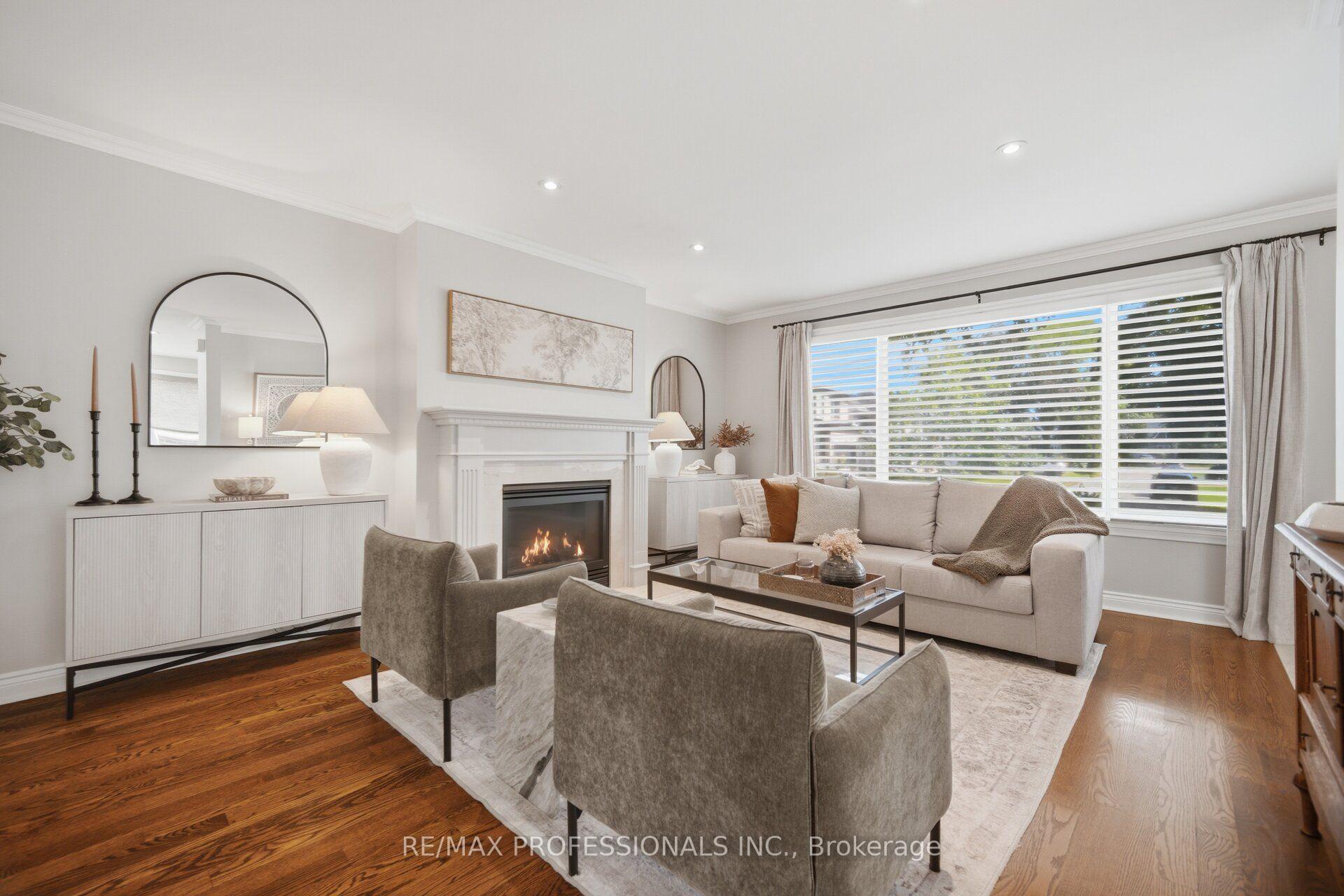 Photo 3 of 8 Beaverbrook Avenue, Etobicoke, Princess-Rosethorn — HOMEH