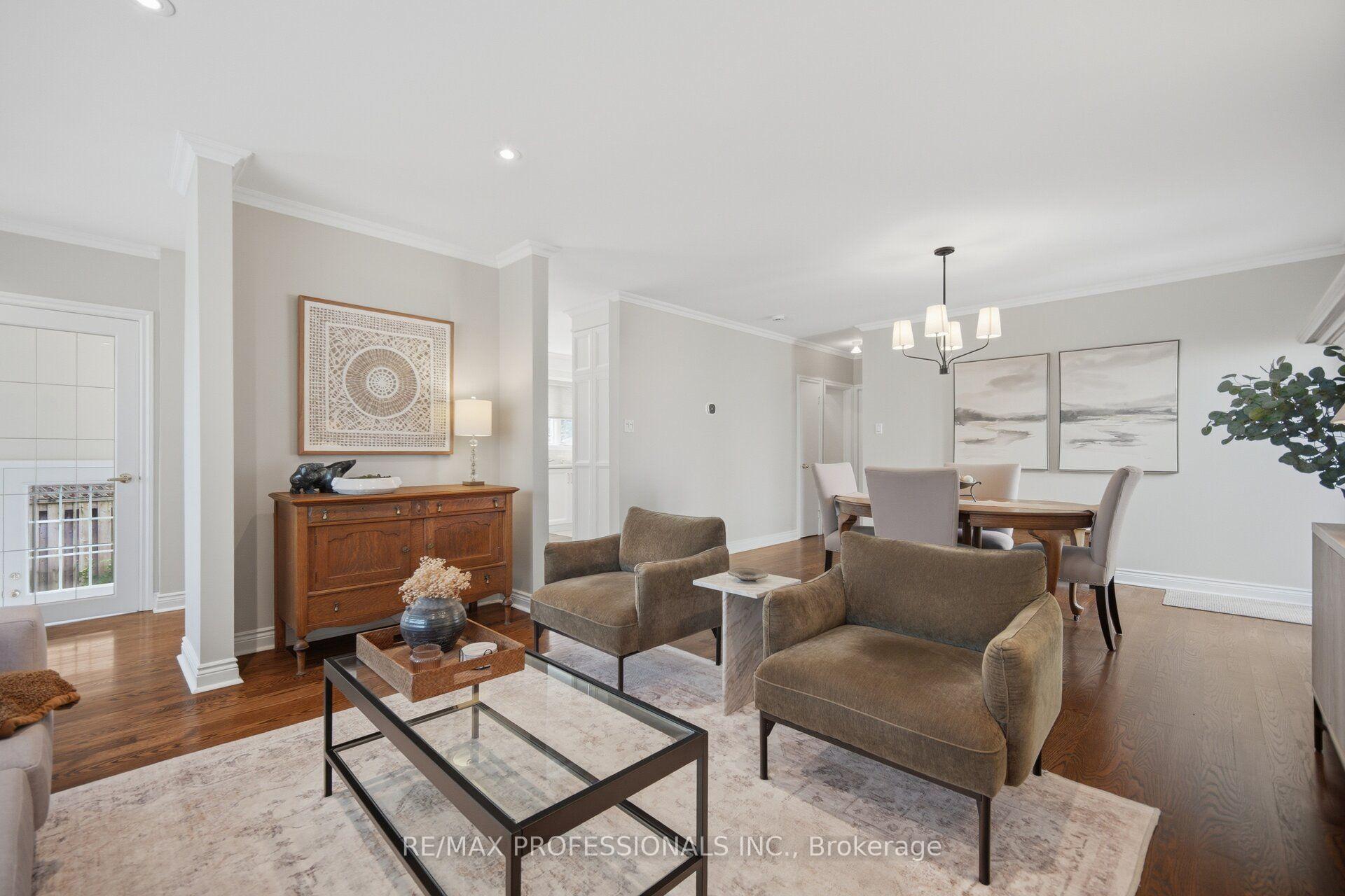 Photo 5 of 8 Beaverbrook Avenue, Etobicoke, Princess-Rosethorn — HOMEH