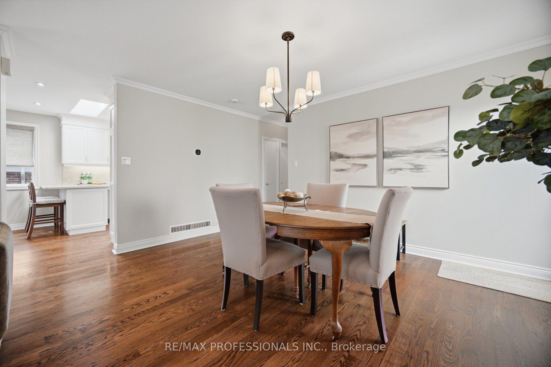 Photo 6 of 8 Beaverbrook Avenue, Etobicoke, Princess-Rosethorn — HOMEH