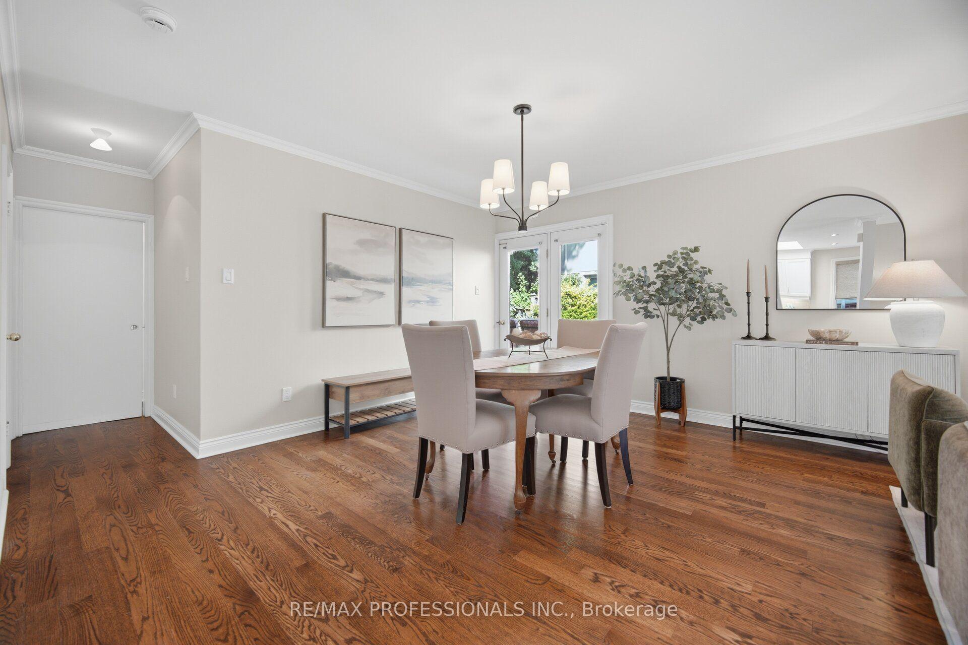 Photo 7 of 8 Beaverbrook Avenue, Etobicoke, Princess-Rosethorn — HOMEH