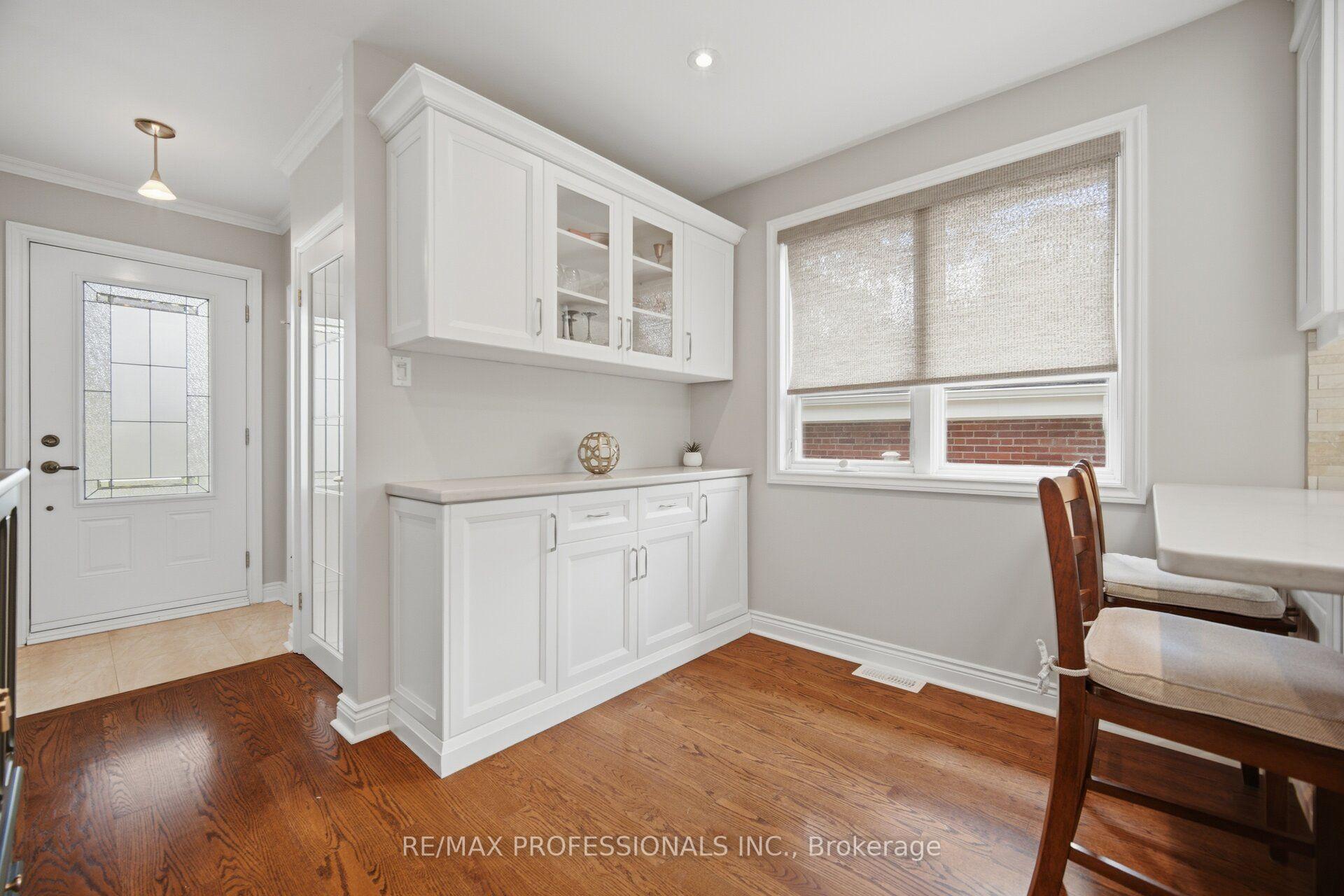 Photo 16 of 8 Beaverbrook Avenue, Etobicoke, Princess-Rosethorn — HOMEH