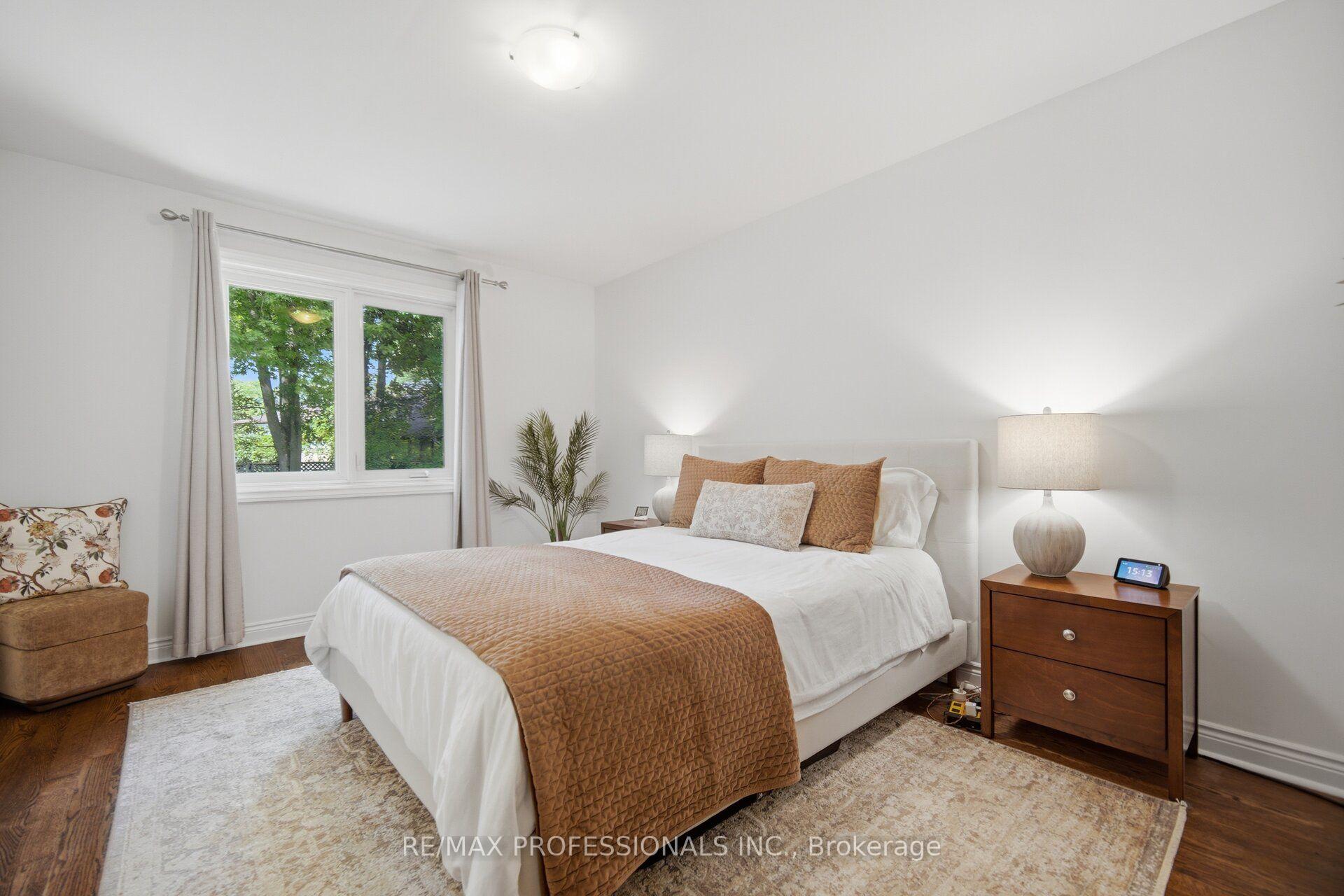 Photo 17 of 8 Beaverbrook Avenue, Etobicoke, Princess-Rosethorn — HOMEH