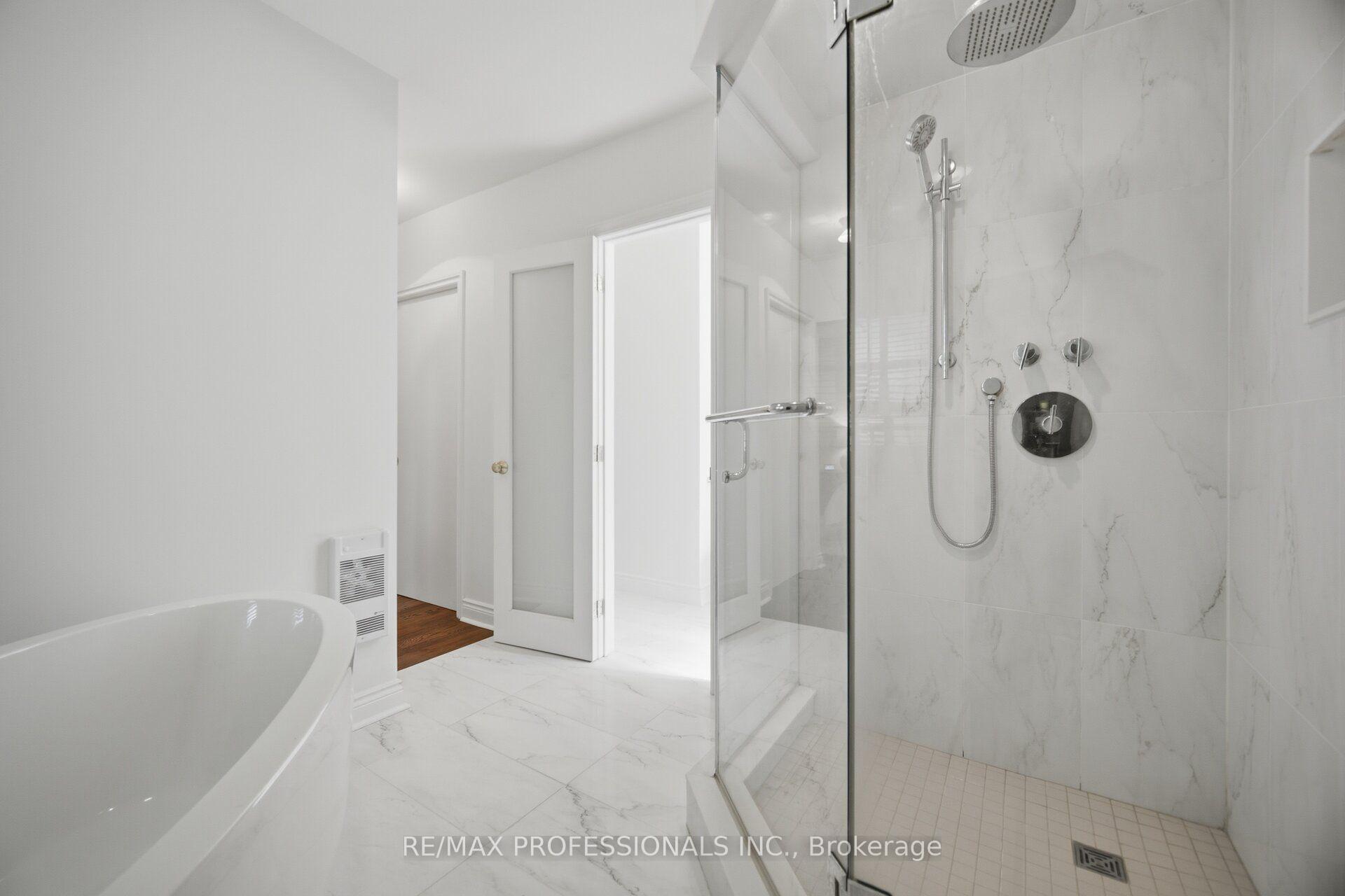 Photo 21 of 8 Beaverbrook Avenue, Etobicoke, Princess-Rosethorn — HOMEH