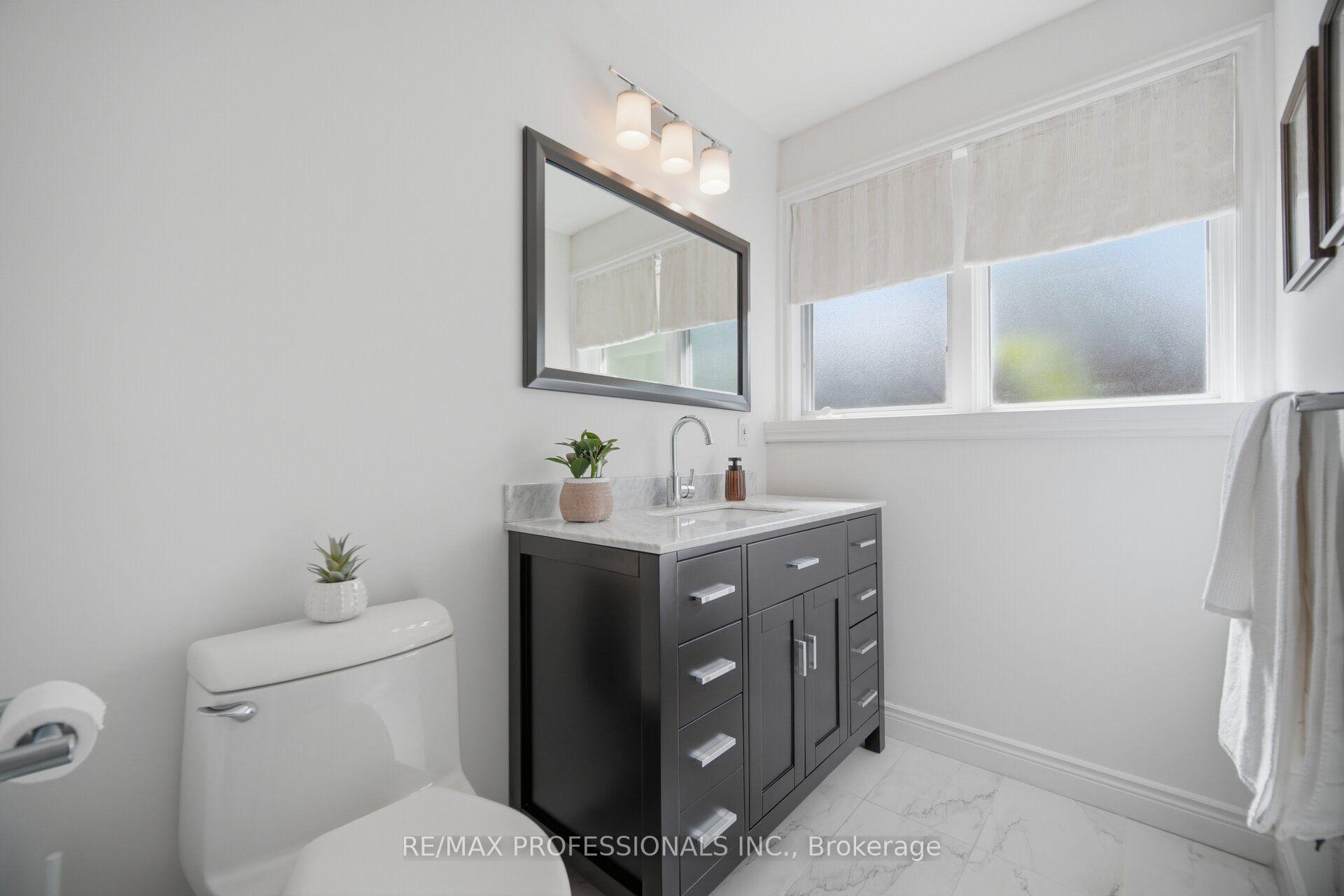 Photo 22 of 8 Beaverbrook Avenue, Etobicoke, Princess-Rosethorn — HOMEH