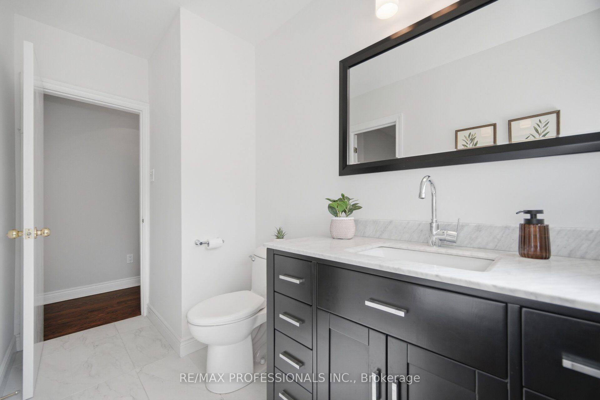 Photo 23 of 8 Beaverbrook Avenue, Etobicoke, Princess-Rosethorn — HOMEH