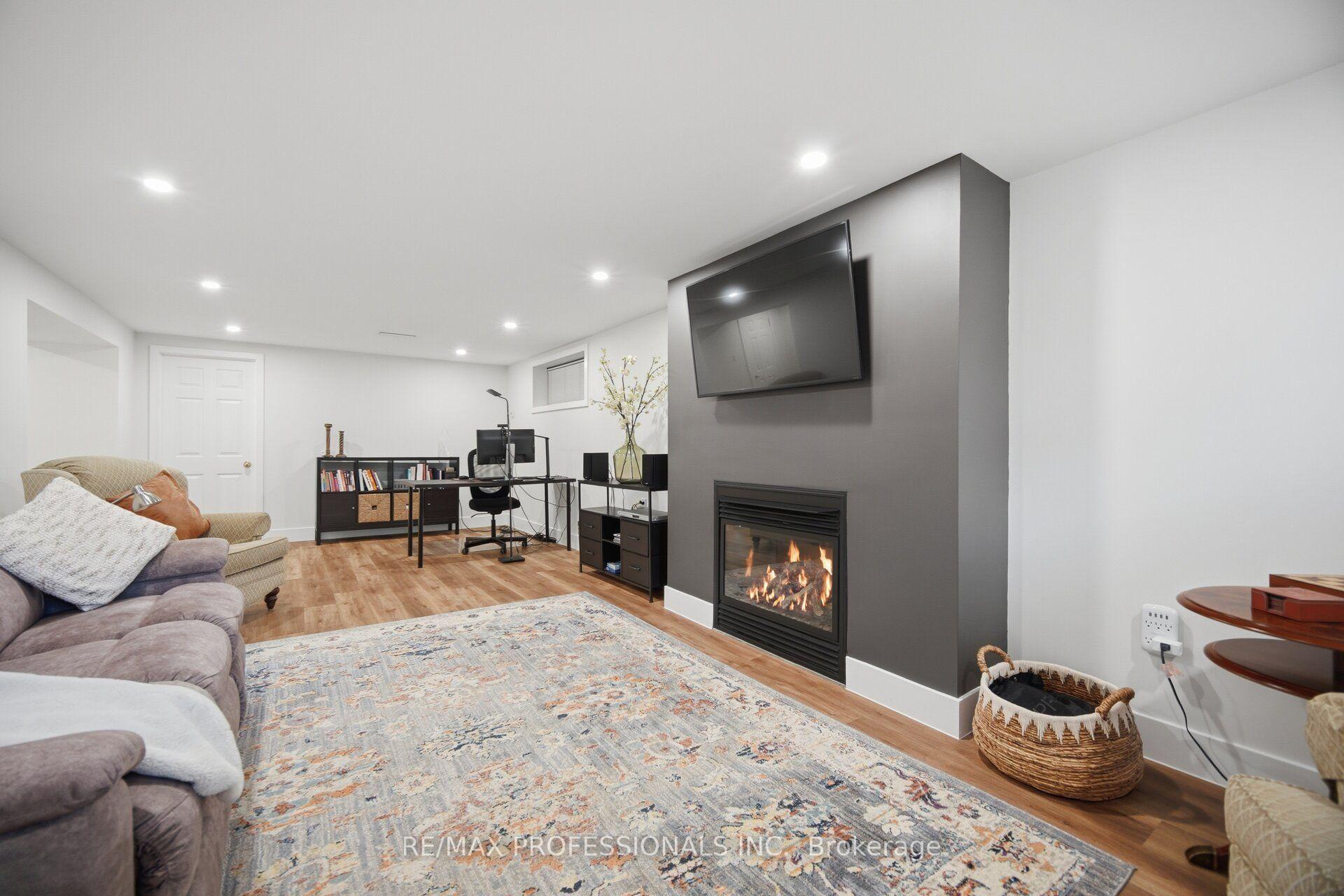 Photo 26 of 8 Beaverbrook Avenue, Etobicoke, Princess-Rosethorn — HOMEH