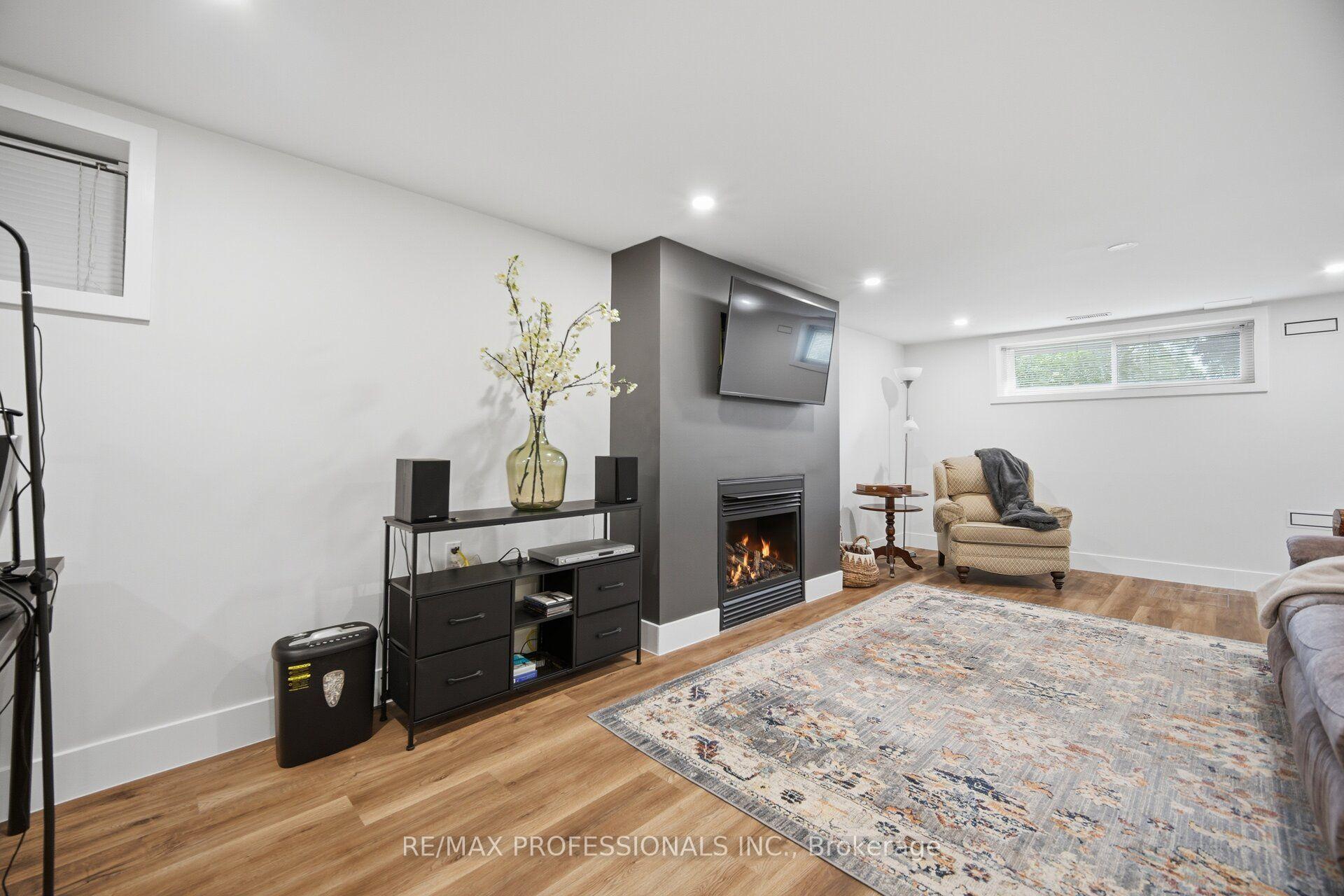 Photo 27 of 8 Beaverbrook Avenue, Etobicoke, Princess-Rosethorn — HOMEH