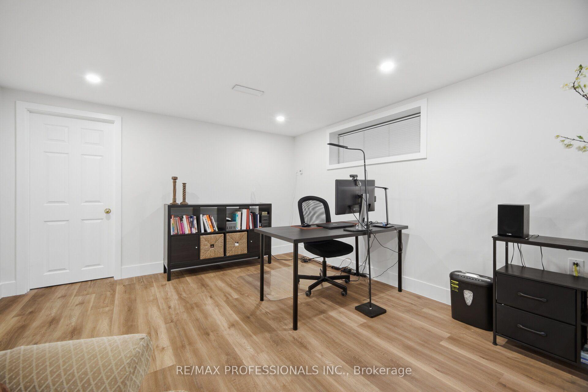 Photo 29 of 8 Beaverbrook Avenue, Etobicoke, Princess-Rosethorn — HOMEH