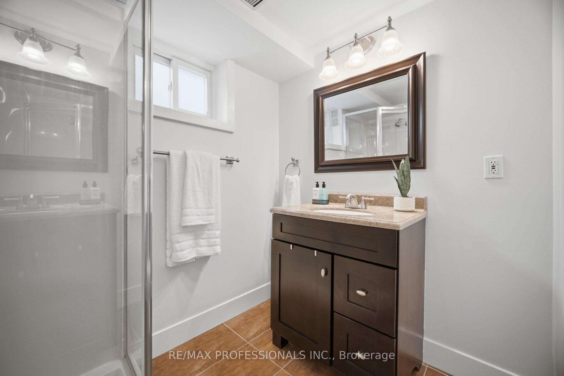 Photo 30 of 8 Beaverbrook Avenue, Etobicoke, Princess-Rosethorn — HOMEH