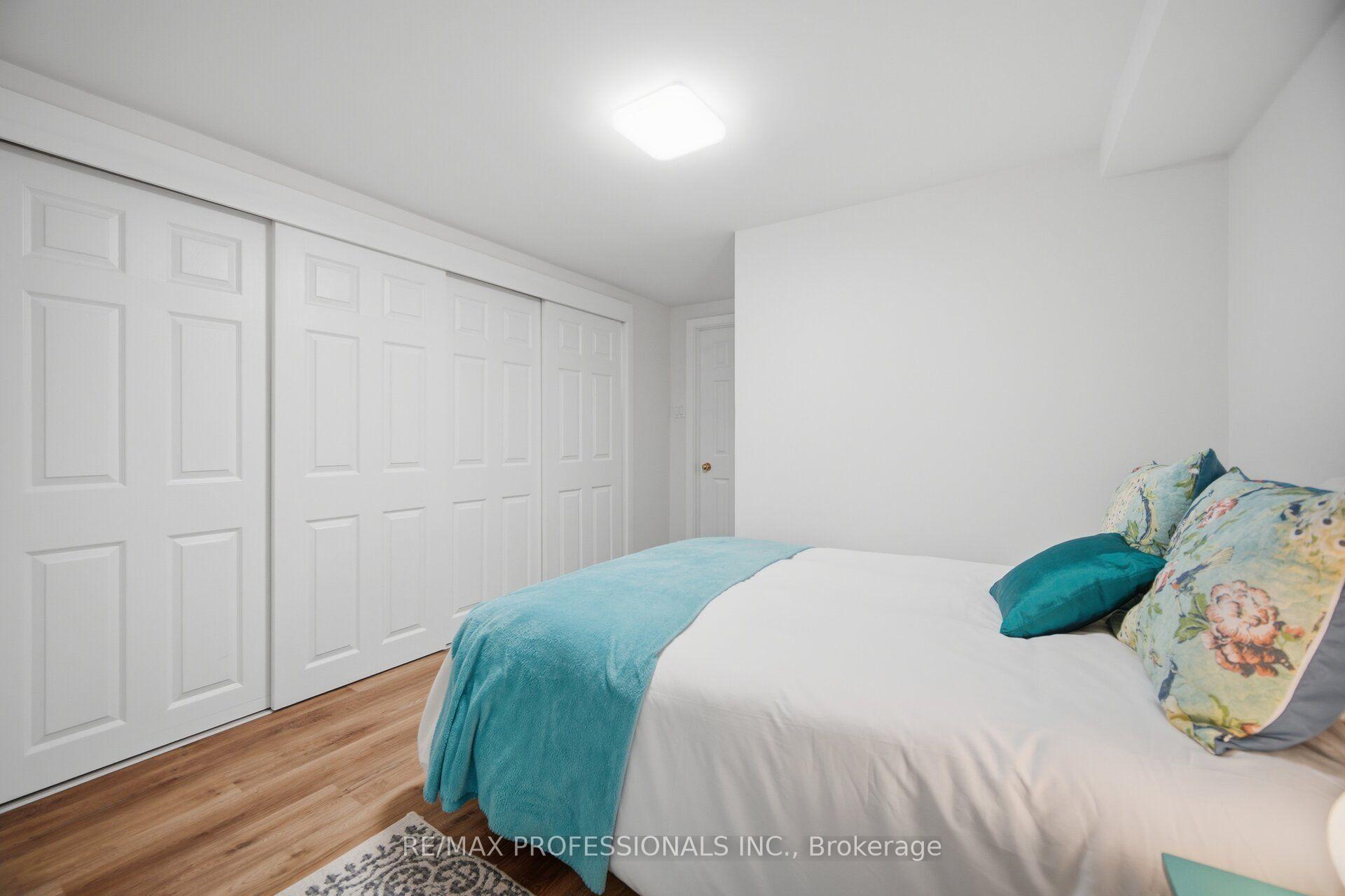 Photo 32 of 8 Beaverbrook Avenue, Etobicoke, Princess-Rosethorn — HOMEH