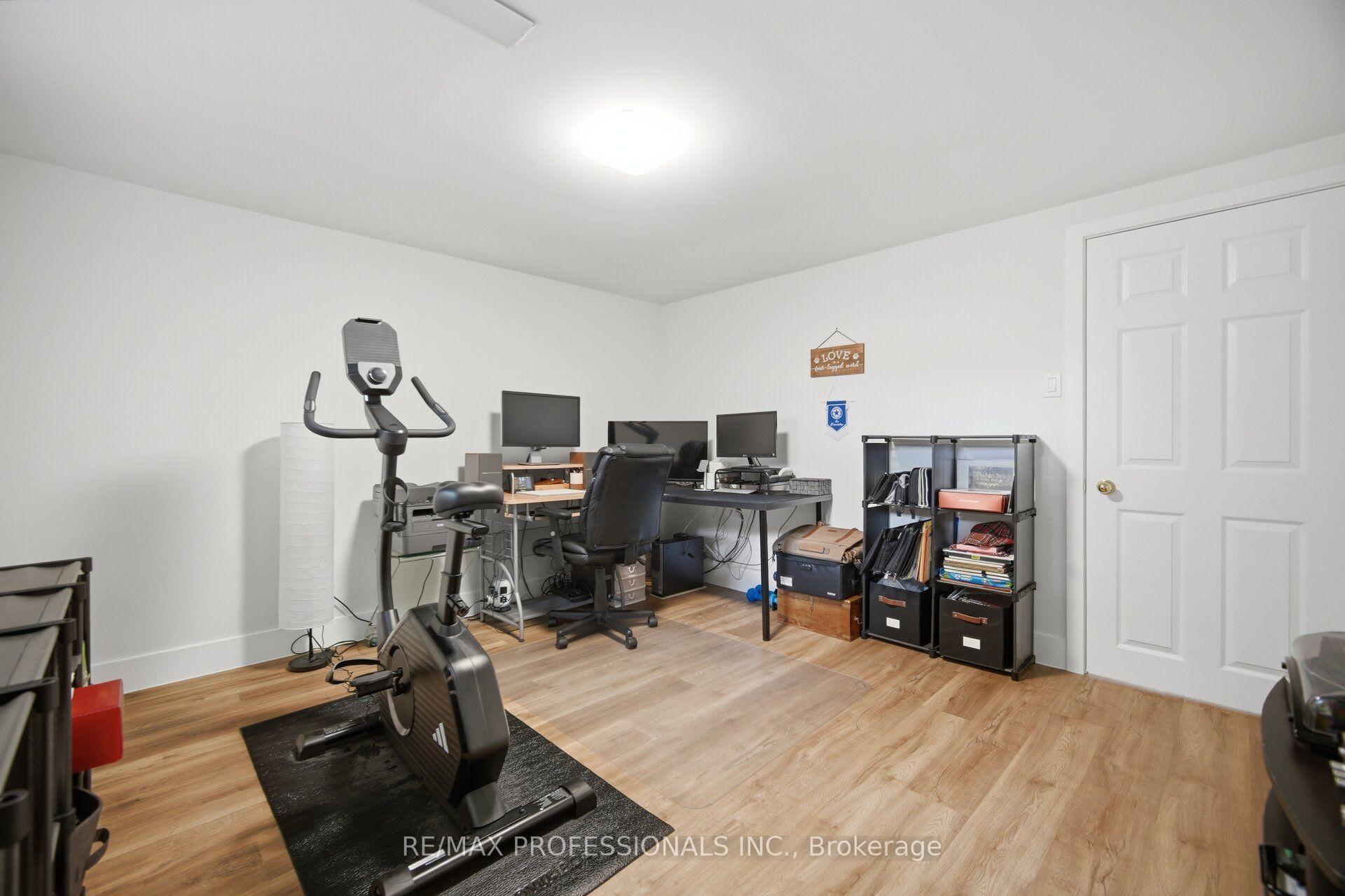 Photo 35 of 8 Beaverbrook Avenue, Etobicoke, Princess-Rosethorn — HOMEH