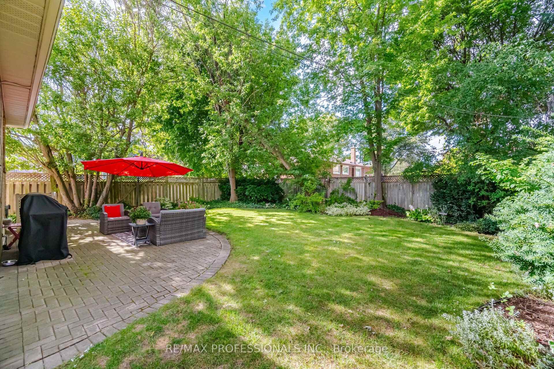 Photo 39 of 8 Beaverbrook Avenue, Etobicoke, Princess-Rosethorn — HOMEH