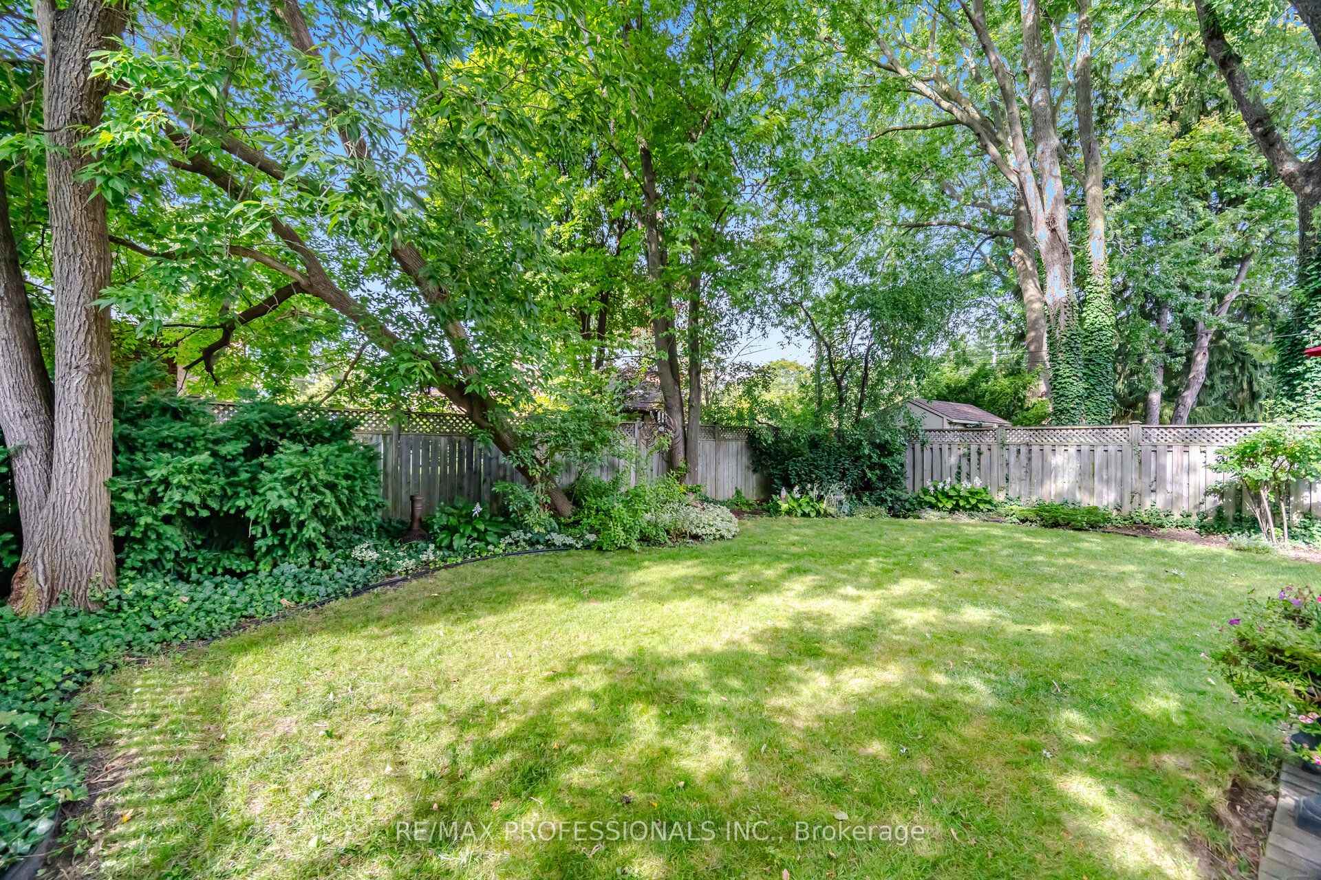 Photo 41 of 8 Beaverbrook Avenue, Etobicoke, Princess-Rosethorn — HOMEH