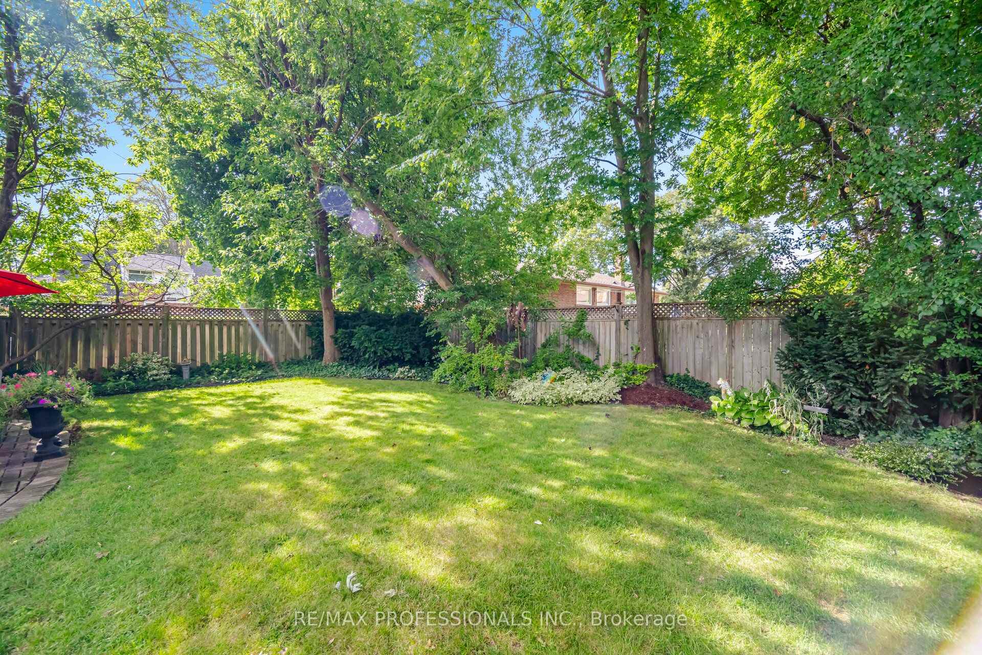Photo 42 of 8 Beaverbrook Avenue, Etobicoke, Princess-Rosethorn — HOMEH