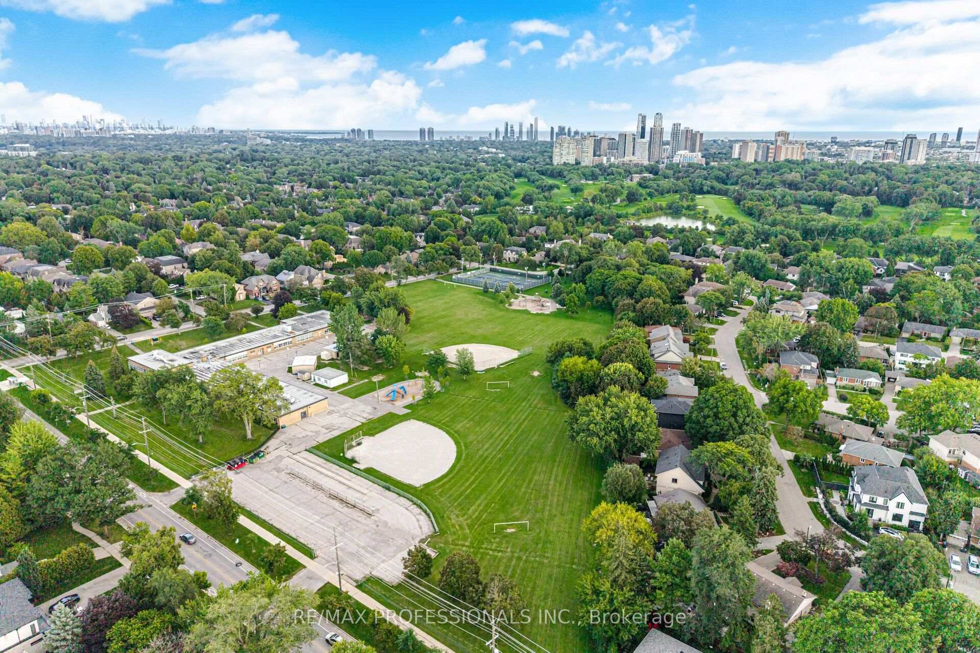 Photo 48 of 8 Beaverbrook Avenue, Etobicoke, Princess-Rosethorn — HOMEH