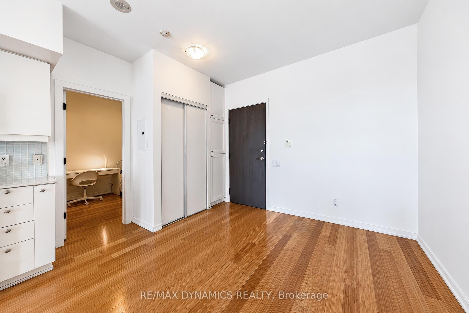 Photo 3 of Unit 1202, 103 The Queens Way, Toronto, High Park-Swansea — HOMEH