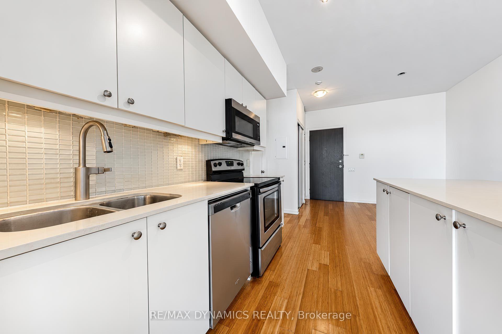Photo 4 of Unit 1202, 103 The Queens Way, Toronto, High Park-Swansea — HOMEH