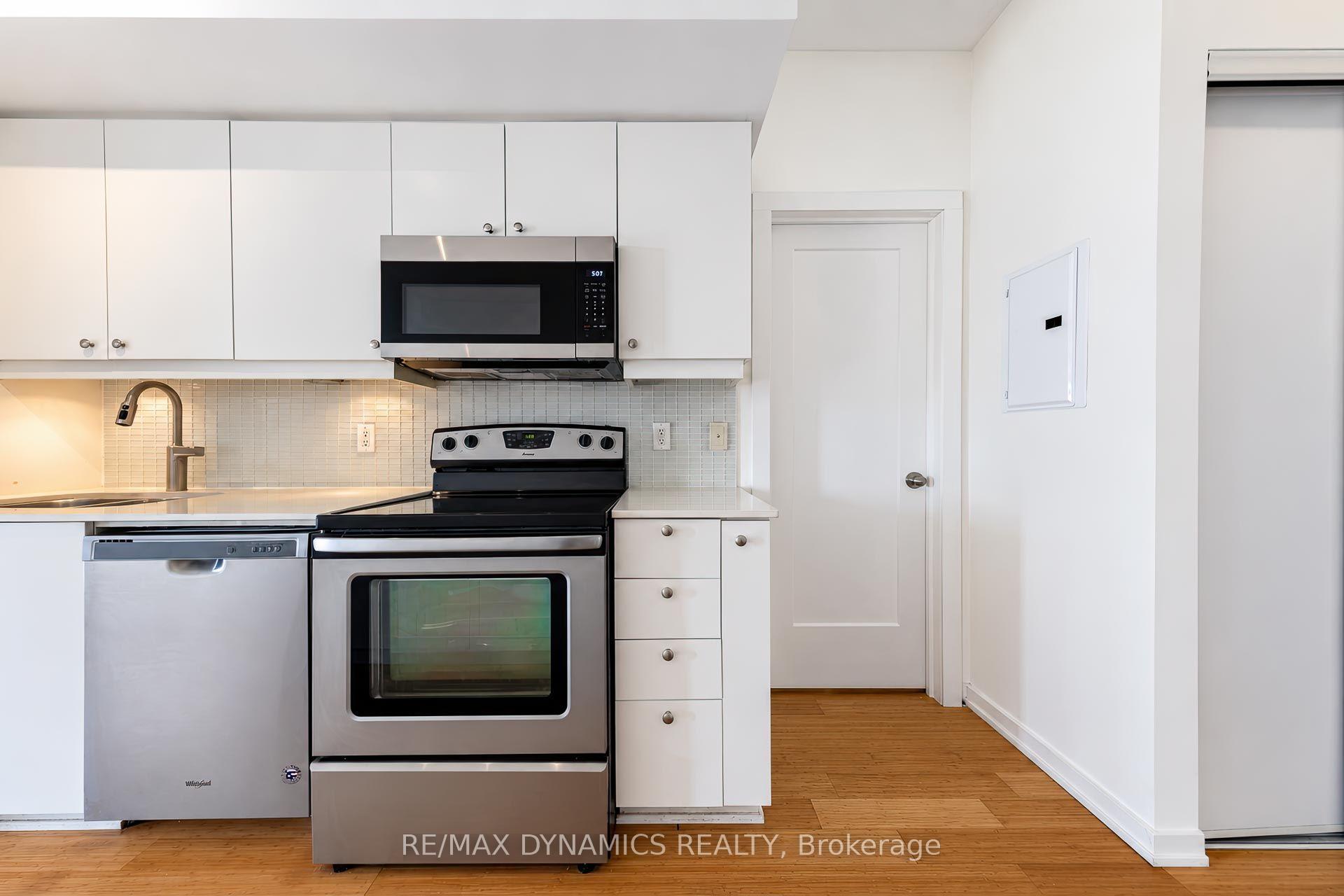 Photo 6 of Unit 1202, 103 The Queens Way, Toronto, High Park-Swansea — HOMEH
