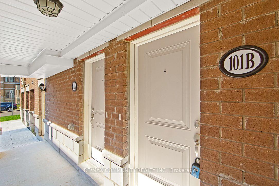 Photo 3 of Unit B, 101 Luzon Avenue, Markham, Box Grove — HOMEH