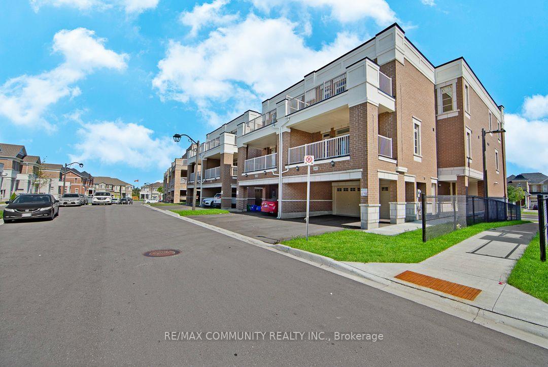 Photo 17 of Unit B, 101 Luzon Avenue, Markham, Box Grove — HOMEH