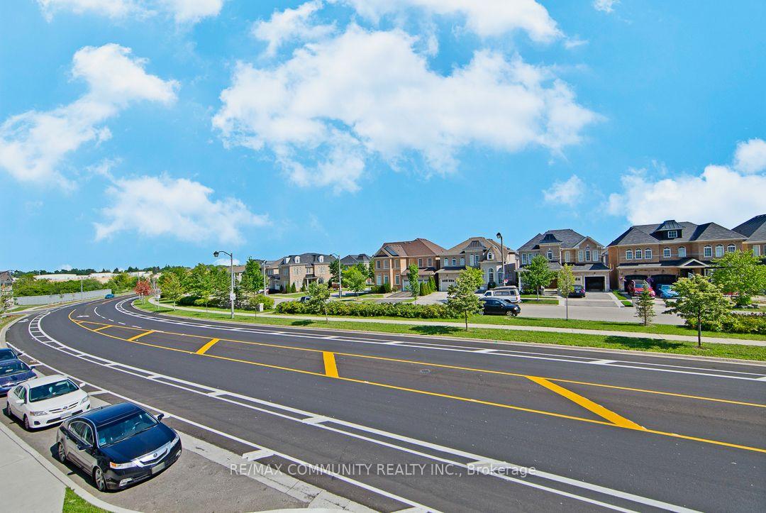 Photo 18 of Unit B, 101 Luzon Avenue, Markham, Box Grove — HOMEH