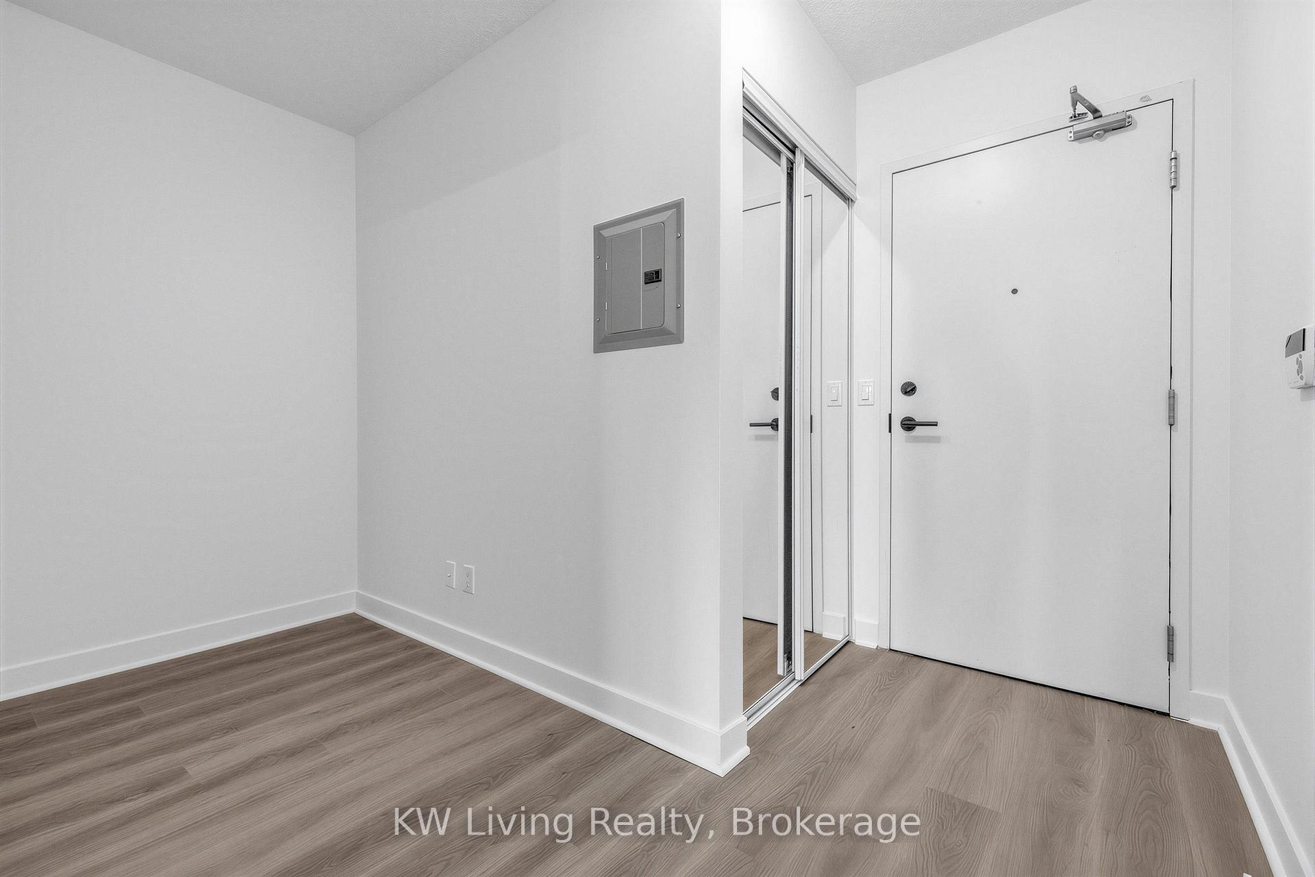 Photo 5 of Unit 819, 120 Dallimore Circle, North York, Banbury-Don Mills — HOMEH