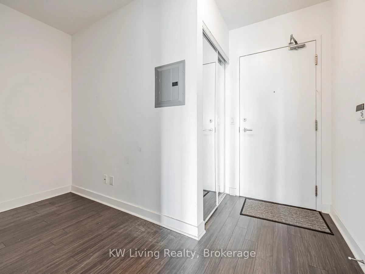 Photo 4 of Unit 819, 120 Dallimore Circle, North York, Banbury-Don Mills — HOMEH