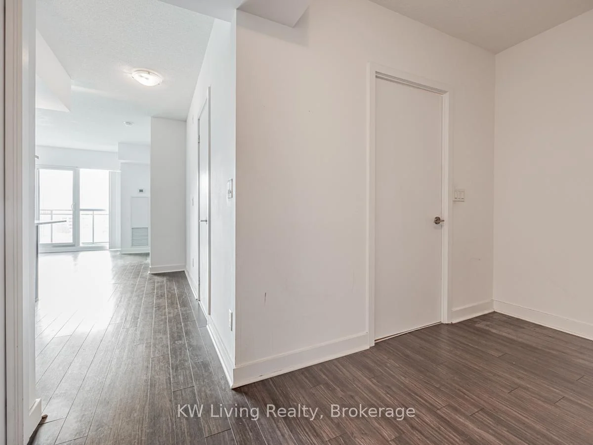 Photo 6 of Unit 819, 120 Dallimore Circle, North York, Banbury-Don Mills — HOMEH