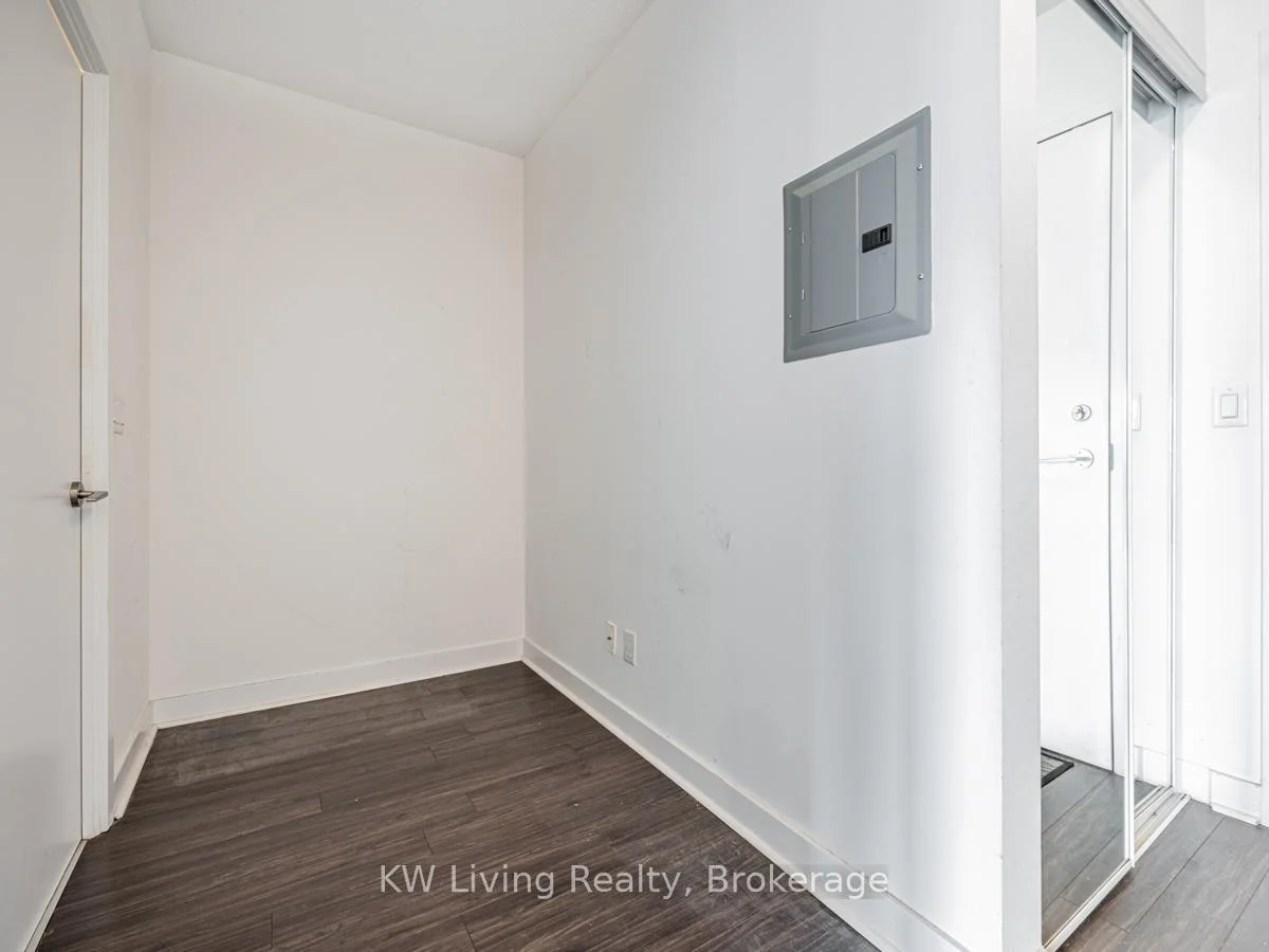 Photo 10 of Unit 819, 120 Dallimore Circle, North York, Banbury-Don Mills — HOMEH
