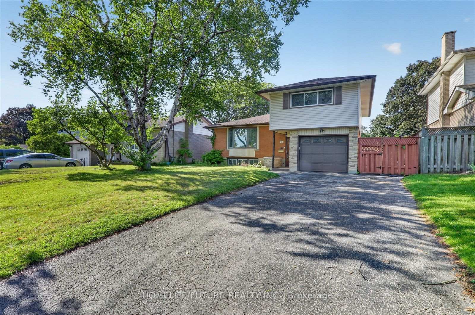 Photo 2 of 163 Labrador Drive, Oshawa, Donevan — HOMEH