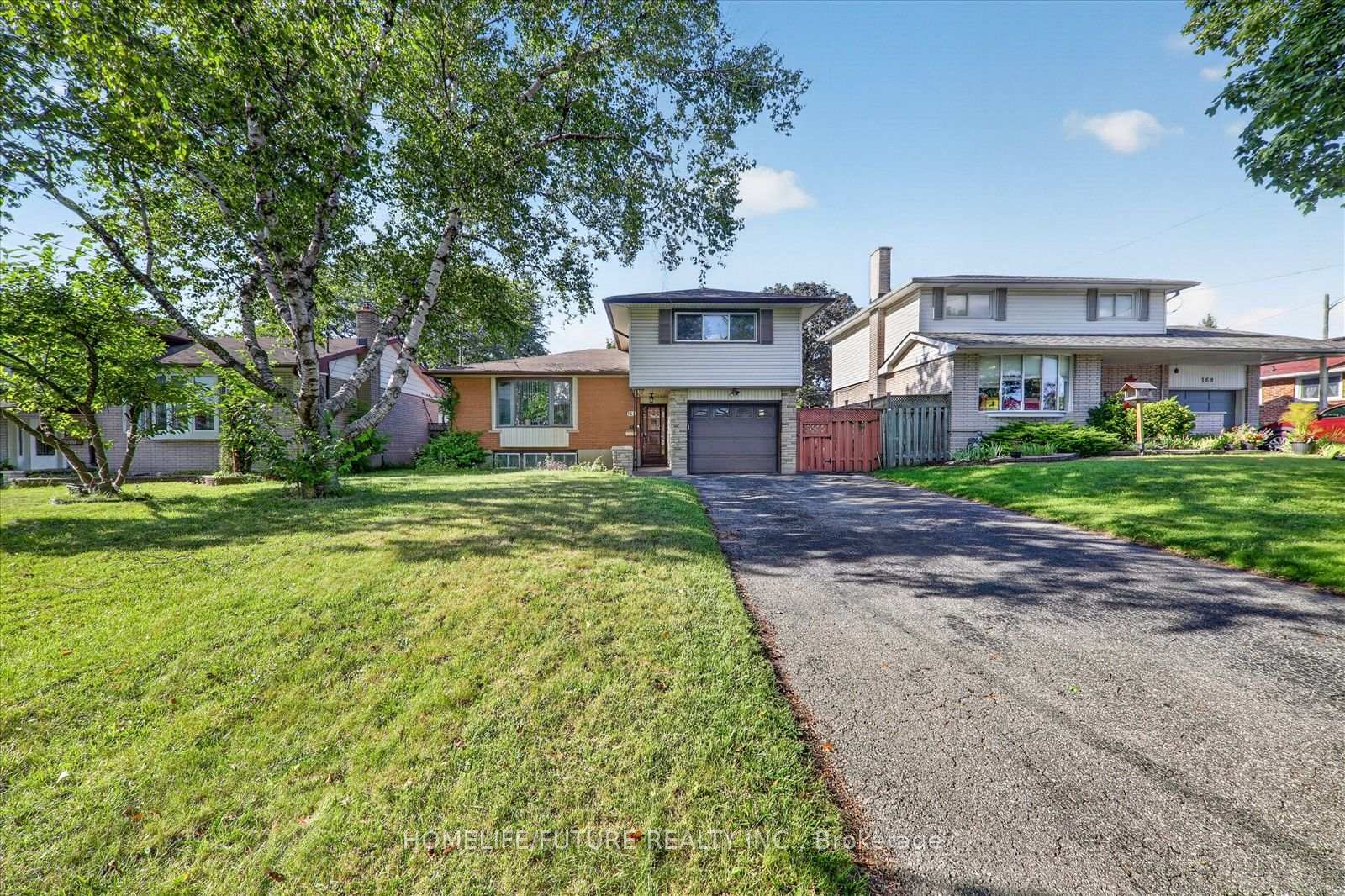 Photo 3 of 163 Labrador Drive, Oshawa, Donevan — HOMEH