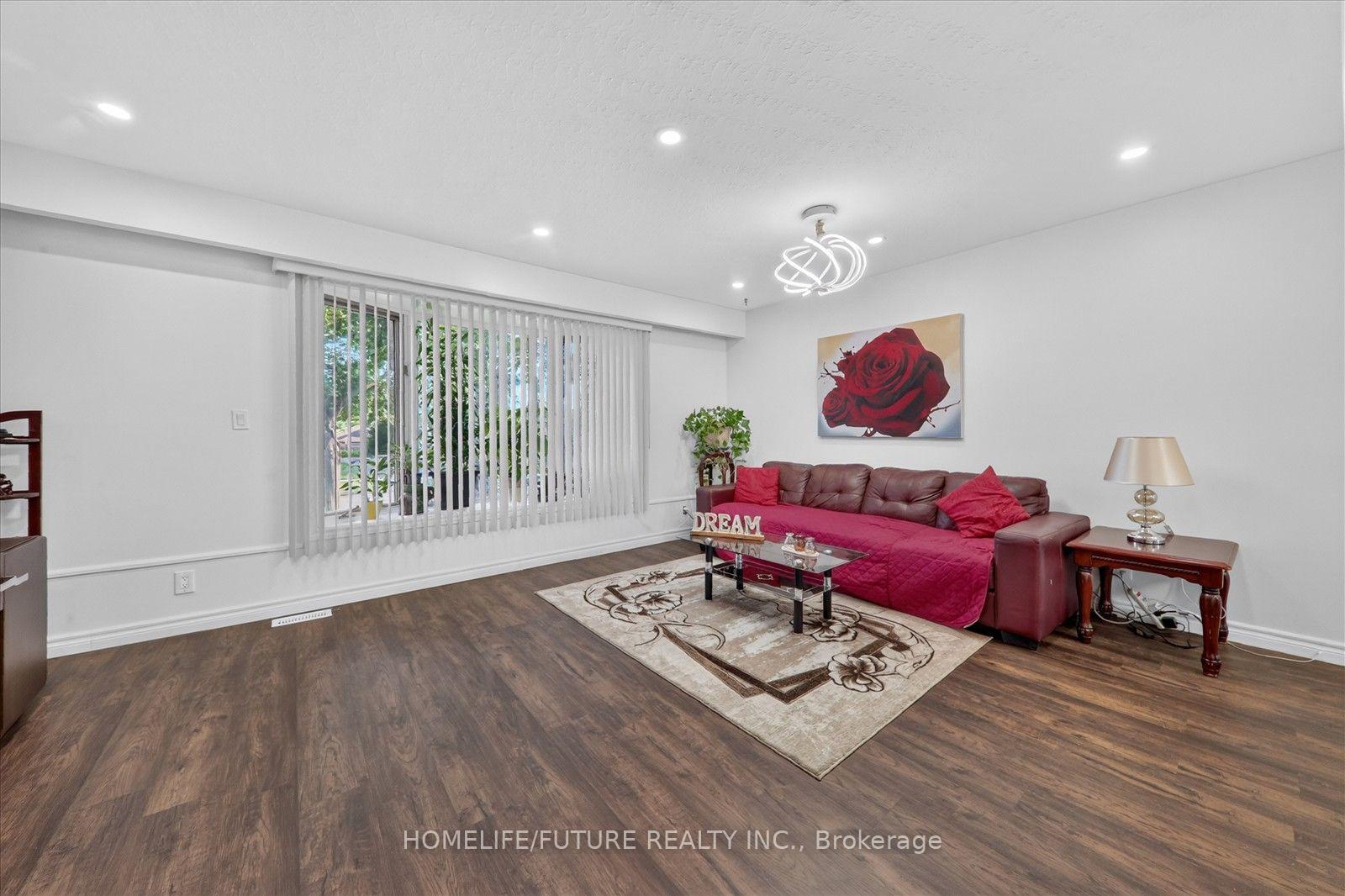 Photo 4 of 163 Labrador Drive, Oshawa, Donevan — HOMEH