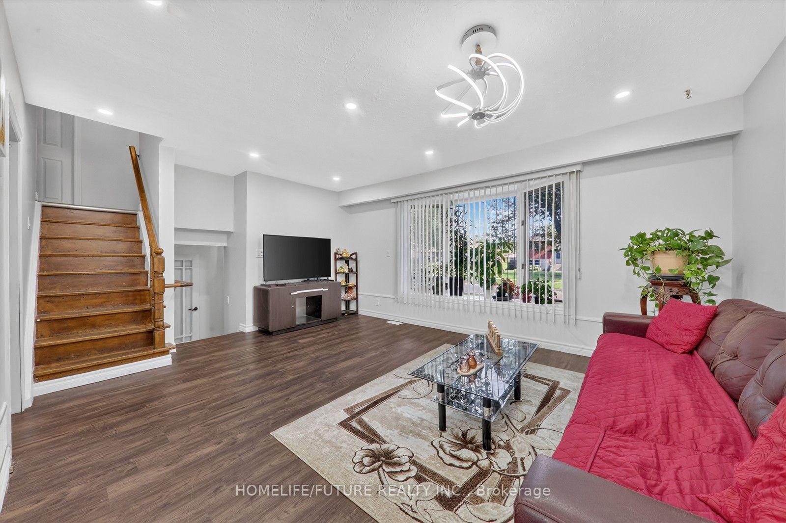 Photo 6 of 163 Labrador Drive, Oshawa, Donevan — HOMEH