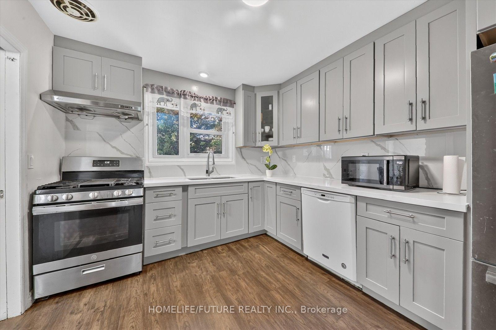 Photo 11 of 163 Labrador Drive, Oshawa, Donevan — HOMEH